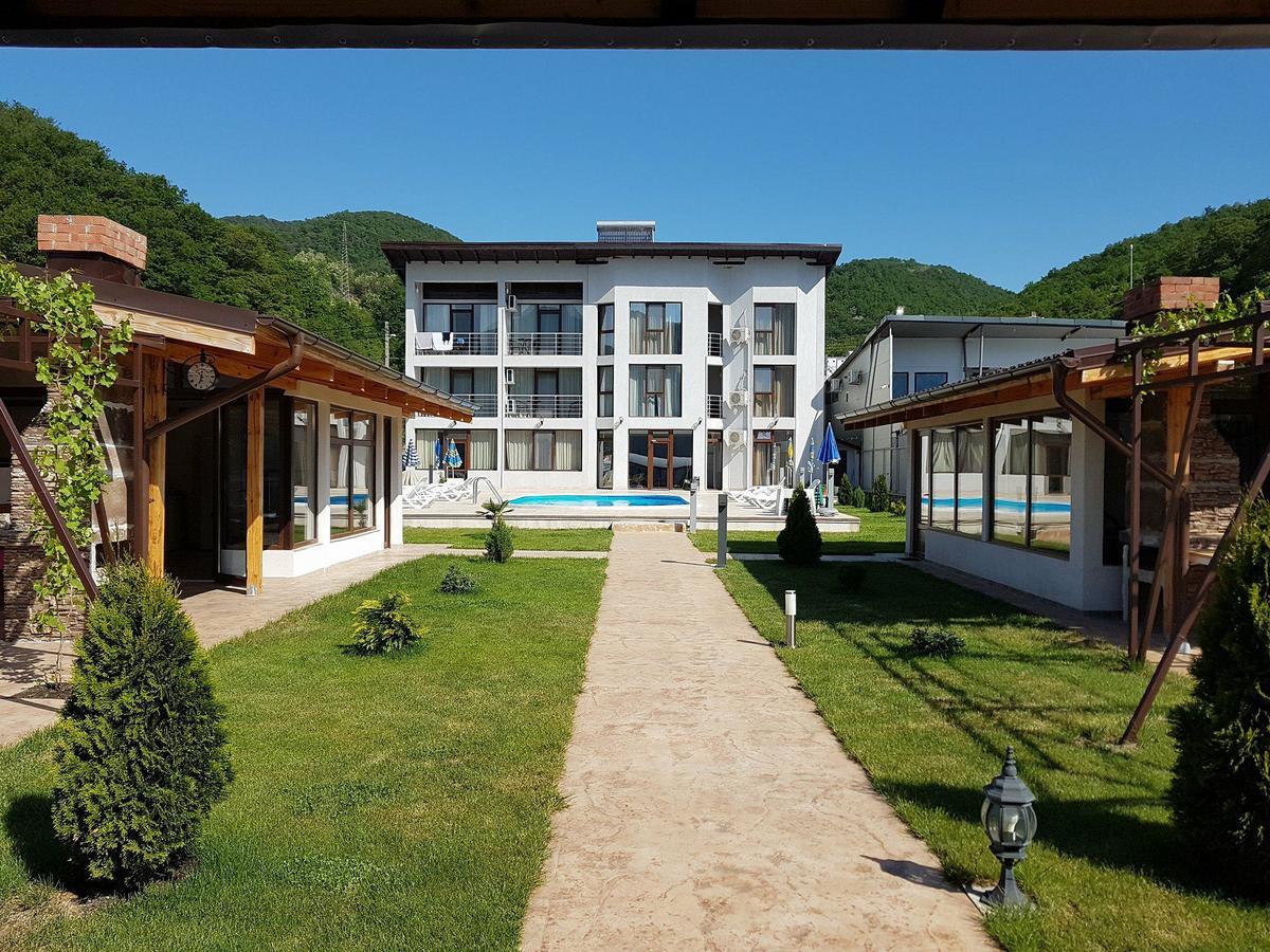 Vila Hercules Дубова Экстерьер фото